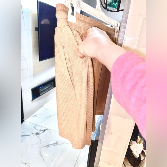 NWT LINGSWALLOW 2 Piece Womens Lounge Short Set Size:Med Color:Tan - Picture 9 of 10